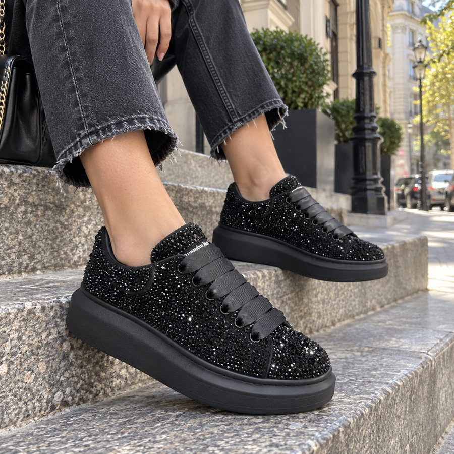 Cliente usando McQueen Crystal Black