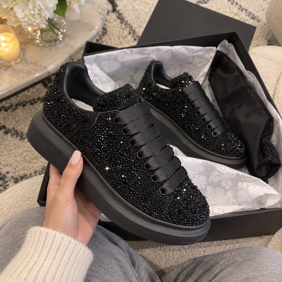 Cliente usando McQueen Crystal Black